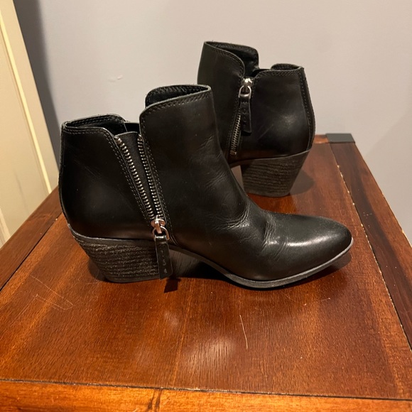 FRYE BLACK LEATHER ANKLE BOOTIES - Picture 6 of 9